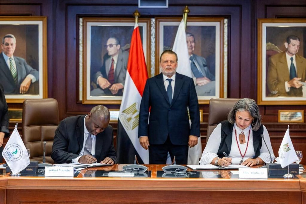 أخبار مصر والعالم لحظة بلحظة - محافظ البنك المركزي المصري يشهد توقيع مذكرة تفاهم مع مفوضية الكوميسا