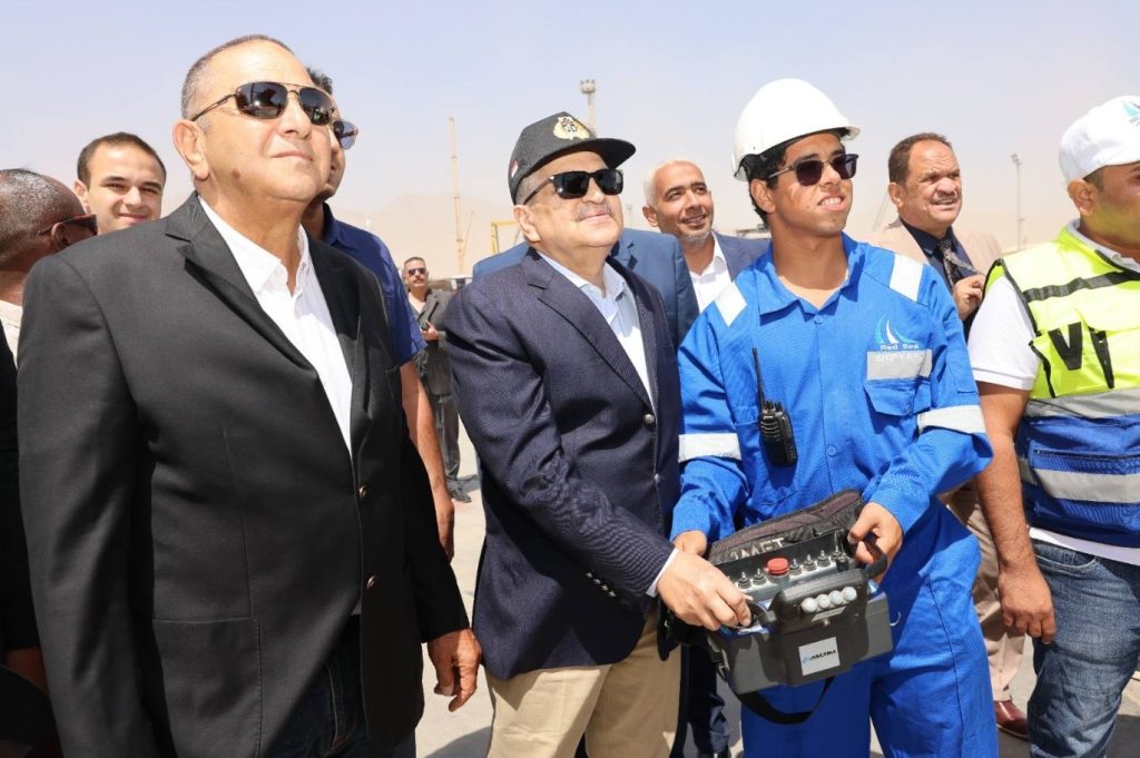 محطة مصر نيوز - رئيس هيئة قناة السويس يشهد مراسم تدشين سفينتي الصيد أعالي البحار «رزق 2» و «رزق 3»