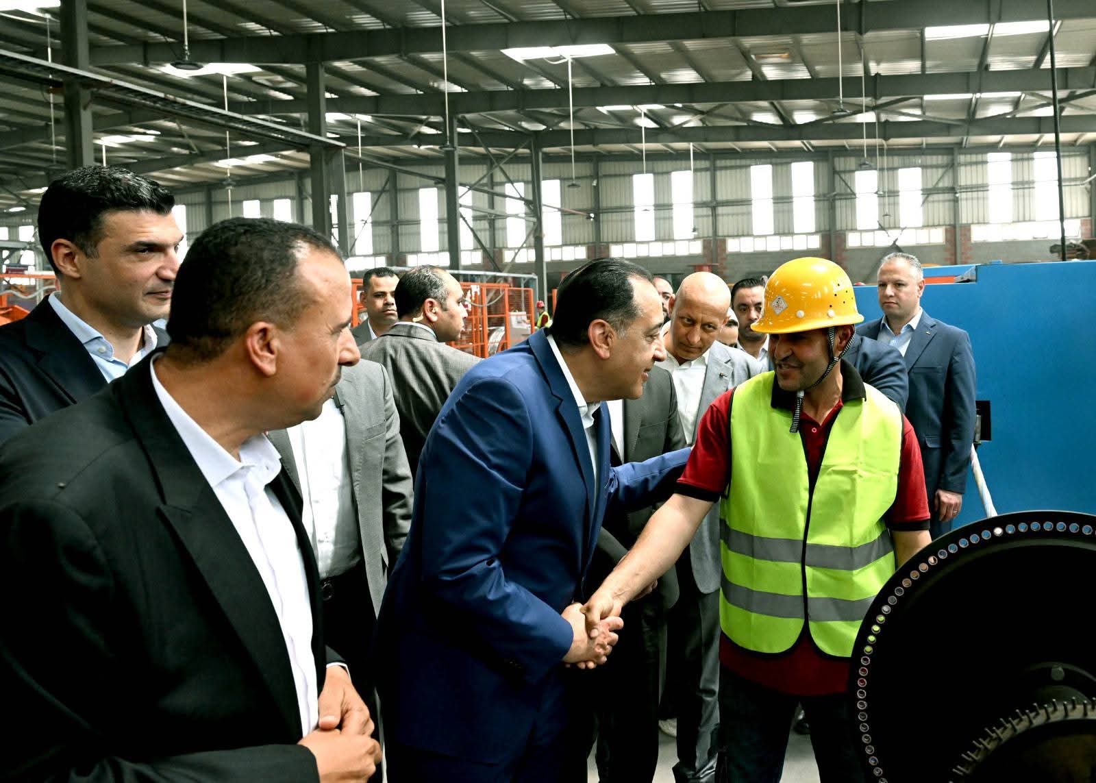 أخبار مصر والعالم لحظة بلحظة - رئيس الوزراء يتفقد مصنع "الوادي للكابلات" بمدينة السادات ويؤكد دعم الدولة للصناعة الوطنية