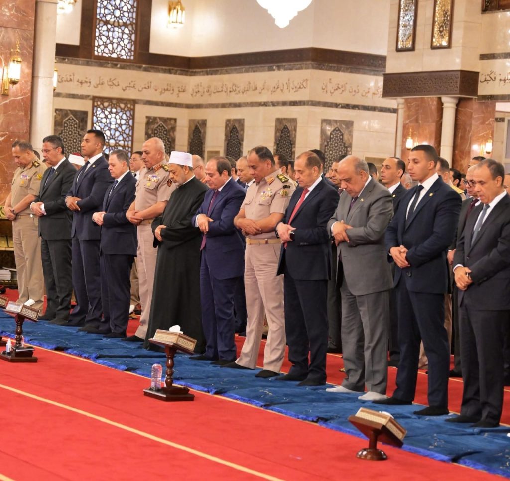 الرئيس السيسي يؤدي صلاة عيد الأضحى بمسجد الرحمن الرحيم بالعاصمة الجديدة أخبار مصر والعالم لحظة بلحظة - الرئيس السيسي يؤدي صلاة عيد الأضحى بمسجد الرحمن الرحيم بالعاصمة الجديدة