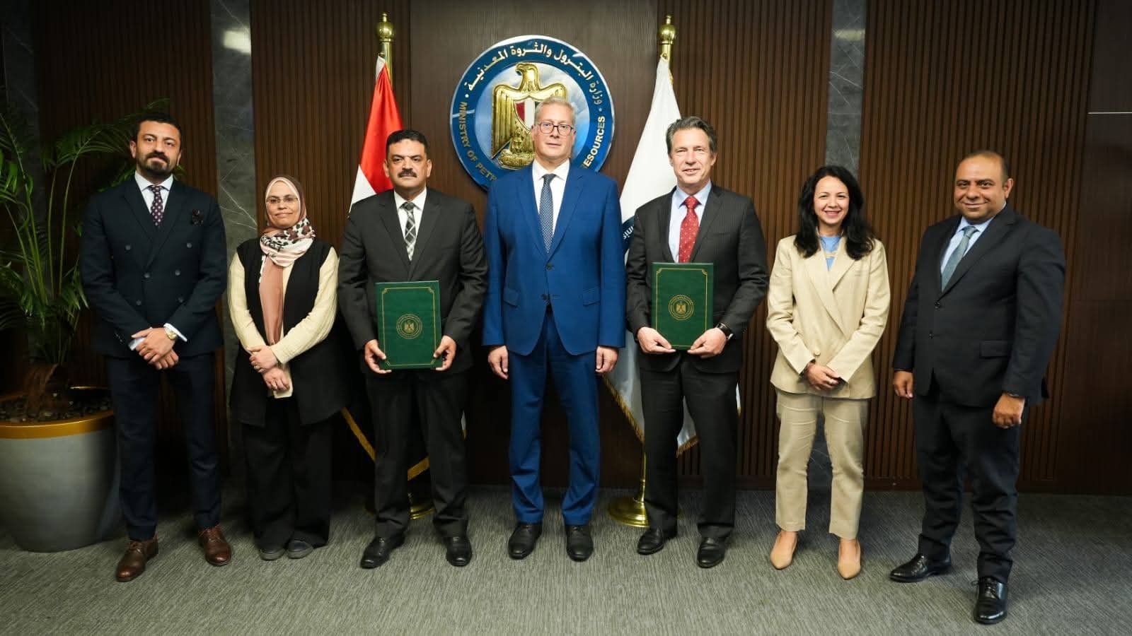 أخبار مصر والعالم لحظة بلحظة - وزارة البترول والثروة المعدنية: توقيع مذكرة تفاهم مع البنك الأوروبي لإعادة الإعمار لدعم وتطوير قطاع التعدين المصري
