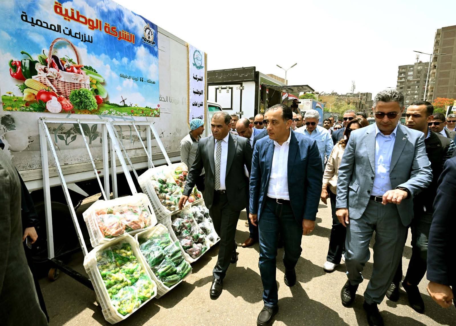 أخبار مصر والعالم لحظة بلحظة - في أثناء جولته بعدد من المناطق بمحافظة القاهرة: رئيس الوزراء يتفقد معرض «أهلًا بالعيد» بمنطقة الجمالية