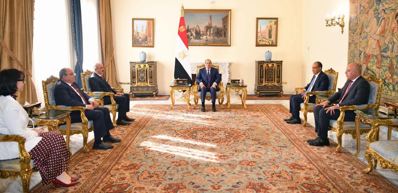 أخبار مصر والعالم لحظة بلحظة - السيسي يؤكد أهمية التنسيق المصري الجزائري التونسي لدعم استقرار ليبيا والمنطقة