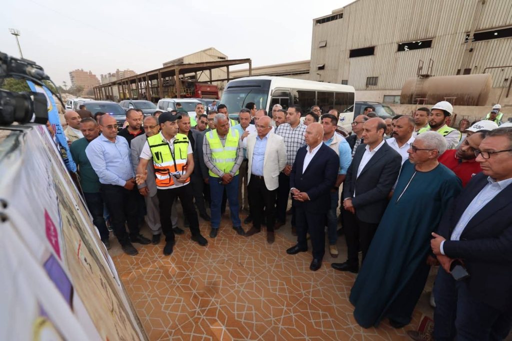 وزير النقل يتفقد مشروعات الصعيد: تطوير طريق الصعيد الصحراوي الغربي ومحور أبو تيج لتعزيز التنمية وحركة التجارة محطة مصر نيوز - وزير النقل يتفقد مشروعات الصعيد: تطوير طريق الصعيد الصحراوي الغربي ومحور أبو تيج لتعزيز التنمية وحركة التجارة