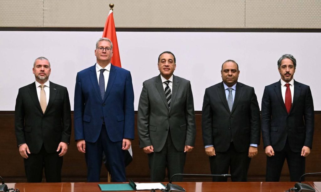 مدبولي يشهد توقيع مذكرة تفاهم بين البترول وإكسون موبيل وقطر للطاقة لربط اكتشافات قبرص بالبنية التحتية المصرية أخبار مصر والعالم لحظة بلحظة - مدبولي يشهد توقيع مذكرة تفاهم بين البترول وإكسون موبيل وقطر للطاقة لربط اكتشافات قبرص بالبنية التحتية المصرية