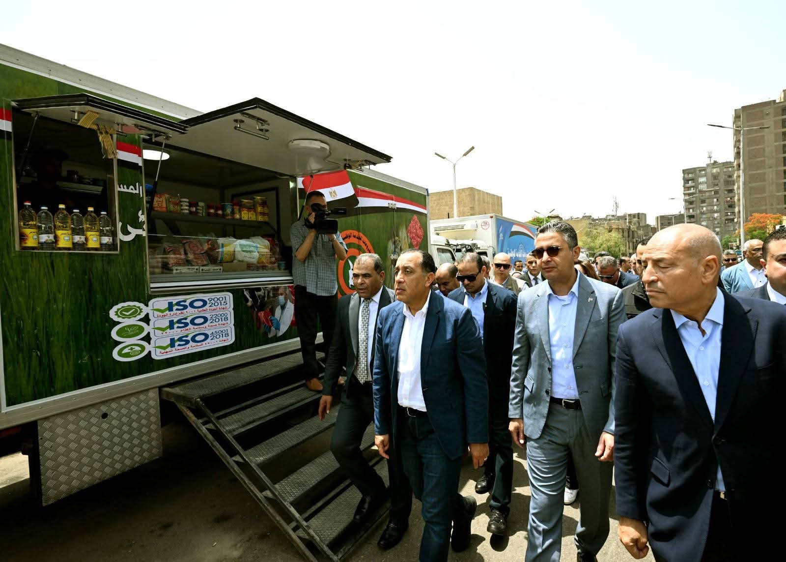 أخبار مصر والعالم لحظة بلحظة - في أثناء جولته بعدد من المناطق بمحافظة القاهرة: رئيس الوزراء يتفقد معرض «أهلًا بالعيد» بمنطقة الجمالية