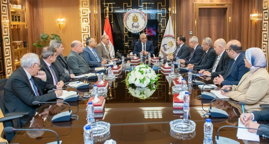 نحو التحول الأخضر.. «الإنتاج الحربي» يبحث آليات ترشيد الطاقة وخفض الانبعاثات الكربونية أخبار مصر والعالم لحظة بلحظة - نحو التحول الأخضر.. «الإنتاج الحربي» يبحث آليات ترشيد الطاقة وخفض الانبعاثات الكربونية
