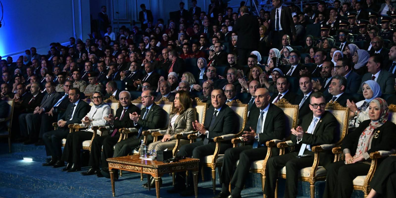 أخبار مصر والعالم لحظة بلحظة - مدبولي يشهد إطلاق "مبادرة المليون رخصة دولية" و"مرصد سوق العمل الدولي" لتأهيل الشباب لمتطلبات الاقتصاد الرقمي