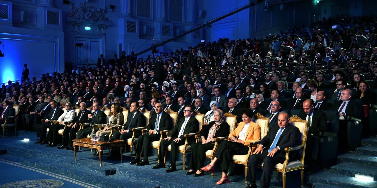 أخبار مصر والعالم لحظة بلحظة - مدبولي يشهد إطلاق "مبادرة المليون رخصة دولية" و"مرصد سوق العمل الدولي" لتأهيل الشباب لمتطلبات الاقتصاد الرقمي
