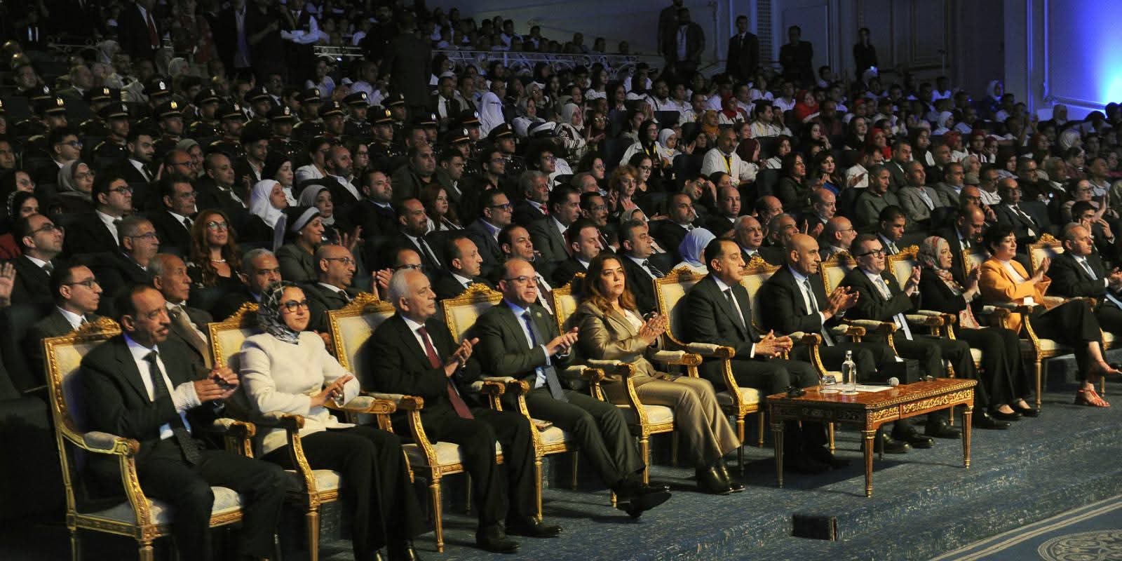 أخبار مصر والعالم لحظة بلحظة - مدبولي يشهد إطلاق "مبادرة المليون رخصة دولية" و"مرصد سوق العمل الدولي" لتأهيل الشباب لمتطلبات الاقتصاد الرقمي
