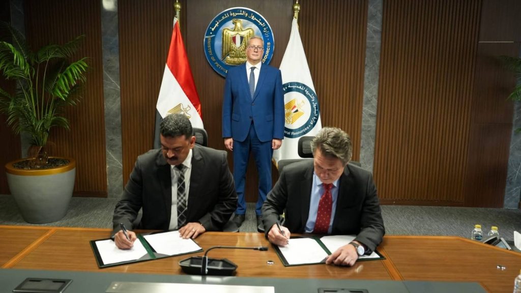 أخبار مصر والعالم لحظة بلحظة - وزارة البترول والثروة المعدنية: توقيع مذكرة تفاهم مع البنك الأوروبي لإعادة الإعمار لدعم وتطوير قطاع التعدين المصري