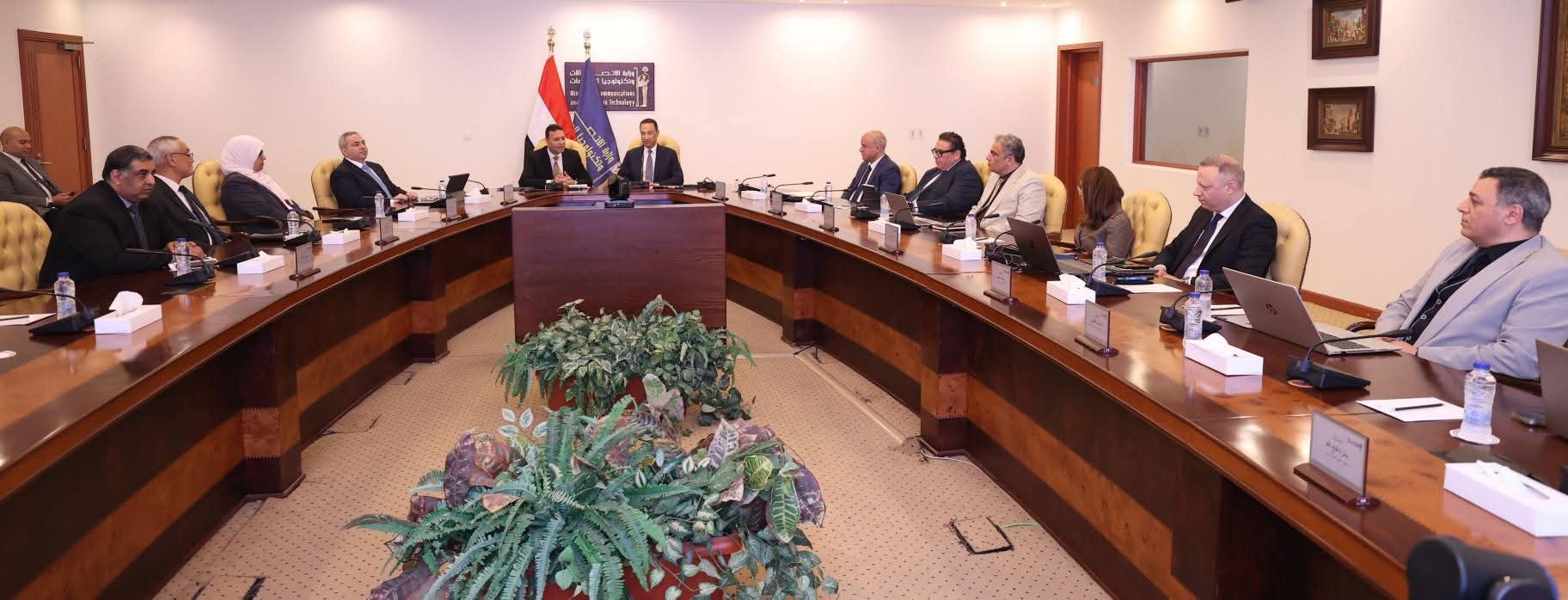 أخبار مصر والعالم لحظة بلحظة - وزير الاتصالات يبحث مع رئيس “الإحصاء” تنفيذ تعداد 2027 ودعم التحول الرقمي بالذكاء الاصطناعي