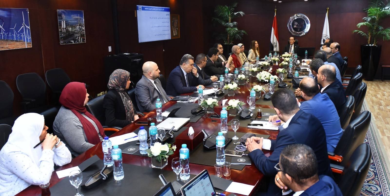أخبار مصر والعالم لحظة بلحظة - الرئيس التنفيذي للهيئة العامة للاستثمار يتابع تطوير منظومة الأداء الاقتصادي ومستجدات خطط التطوير