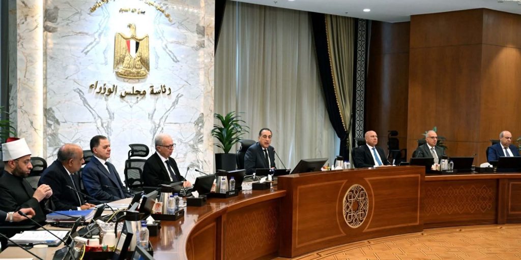 أخبار مصر والعالم لحظة بلحظة - مجلس الوزراء يوافق على استمرار العمل عن بُعد يوم الأحد أسبوعيًا خلال يونيو 2026