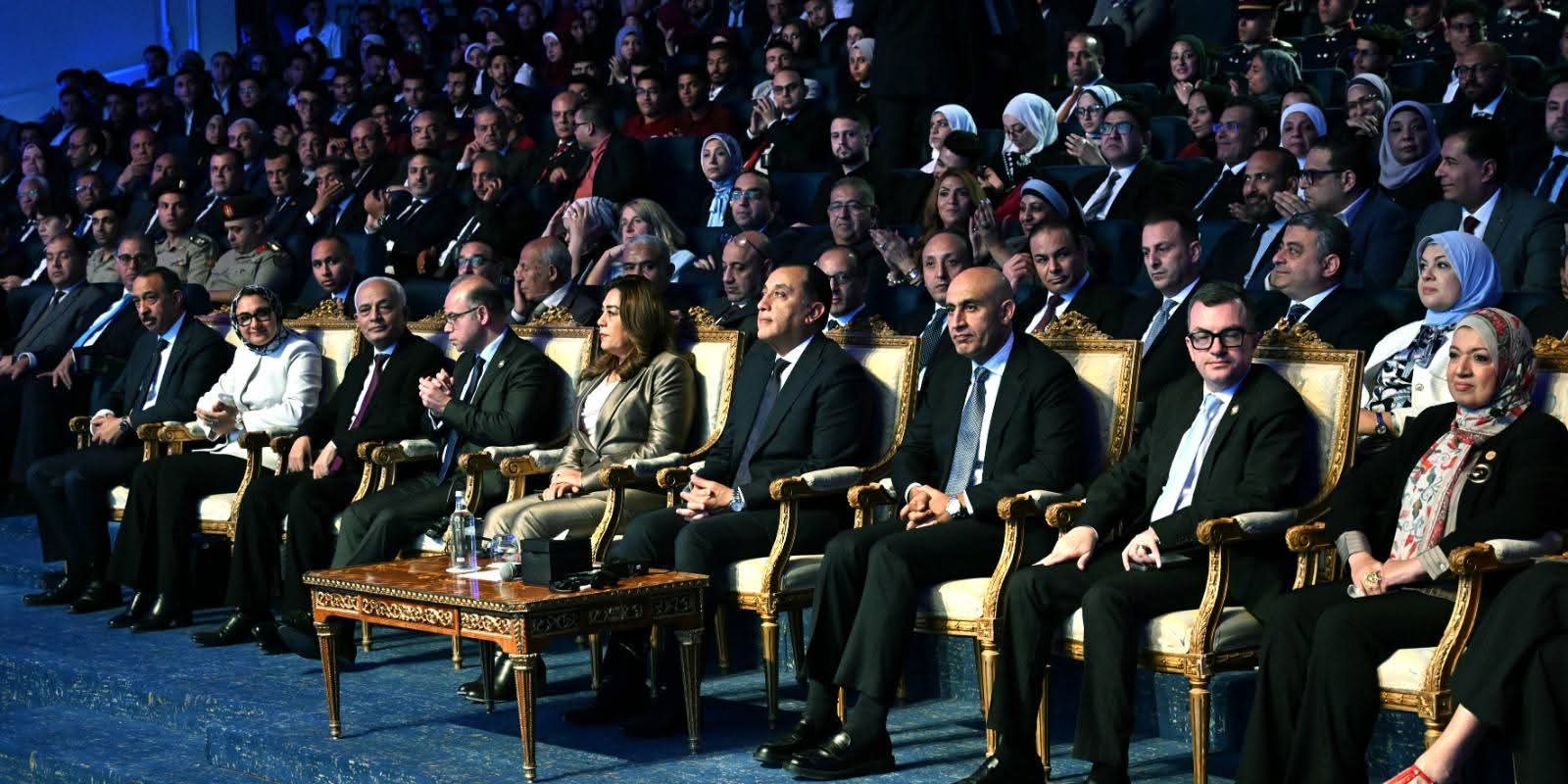أخبار مصر والعالم لحظة بلحظة - مدبولي يشهد إطلاق "مبادرة المليون رخصة دولية" و"مرصد سوق العمل الدولي" لتأهيل الشباب لمتطلبات الاقتصاد الرقمي