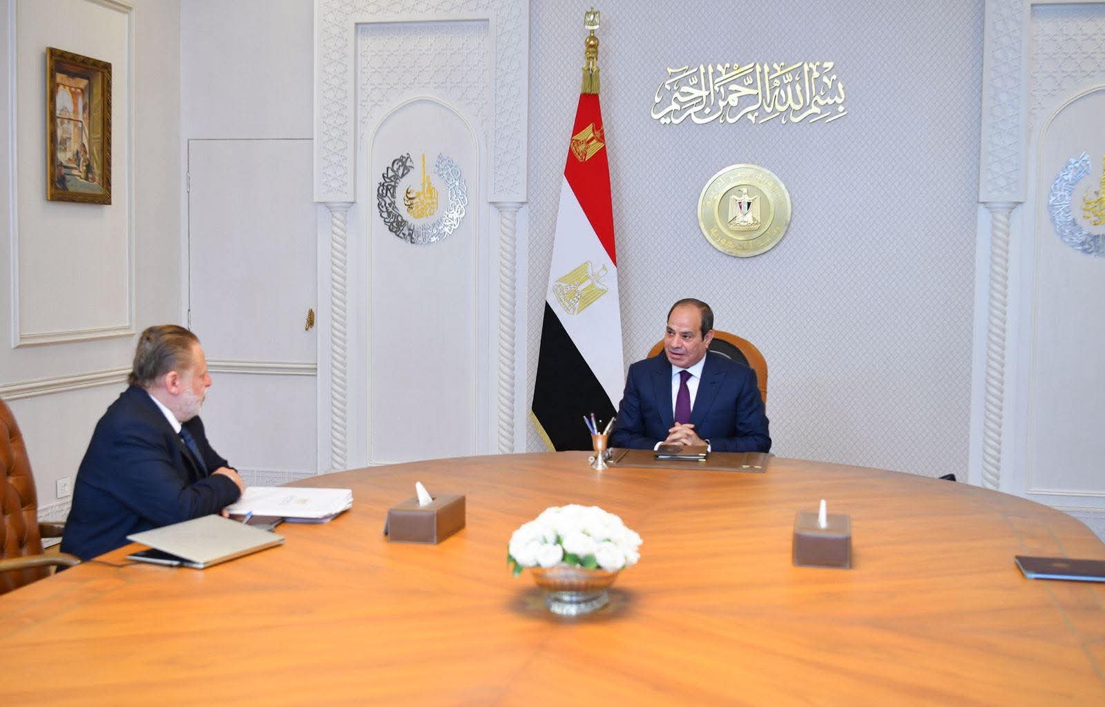 أخبار مصر والعالم لحظة بلحظة - الرئيس السيسي يبحث مع محافظ البنك المركزي مؤشرات الاقتصاد وجهود خفض التضخم وتعزيز الاحتياطي النقدي الأجنبي