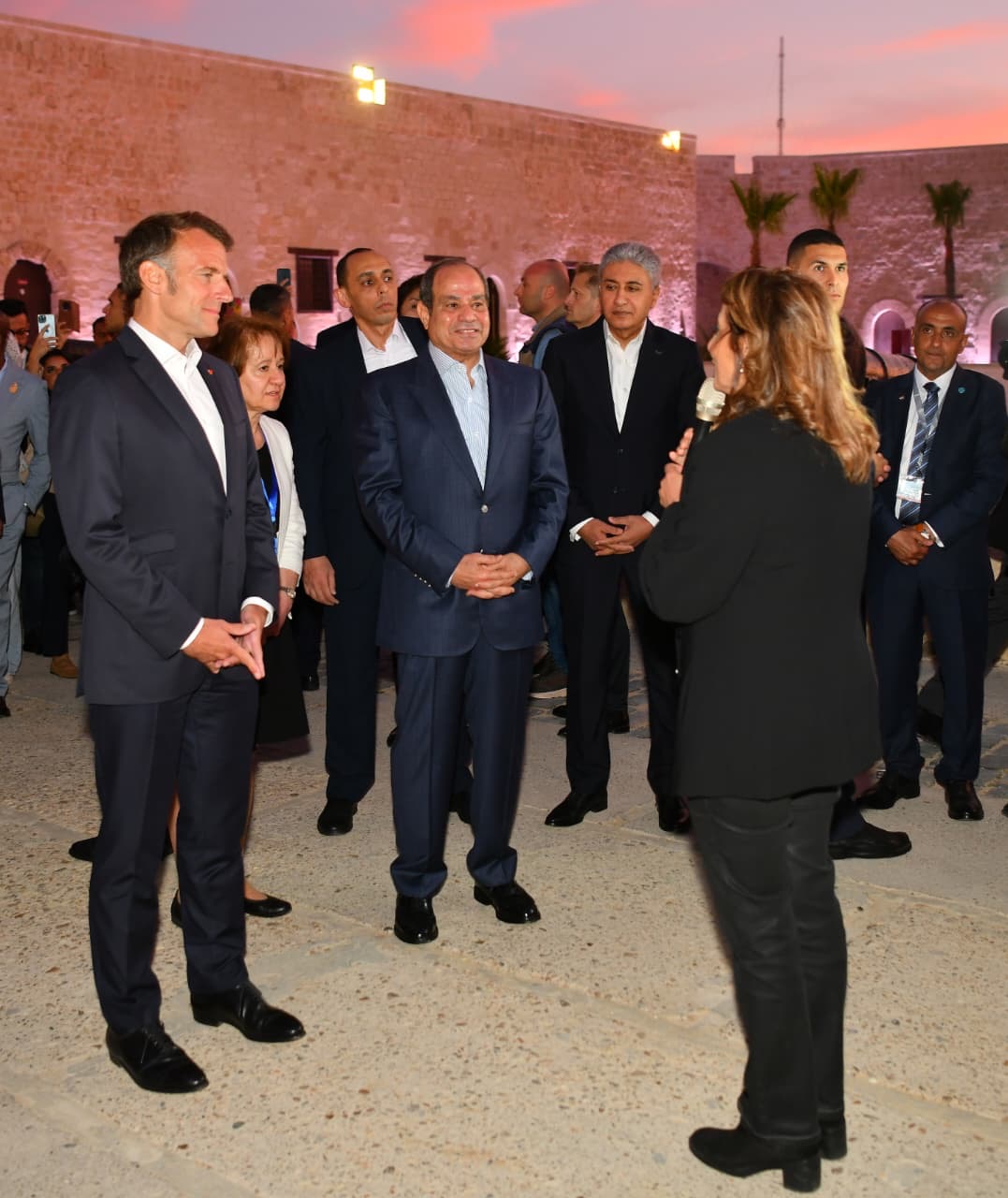 محطة مصر نيوز - الرئيس السيسي يصطحب الرئيس الفرنسي في جولة تفقدية بمدينة الإسكندرية
