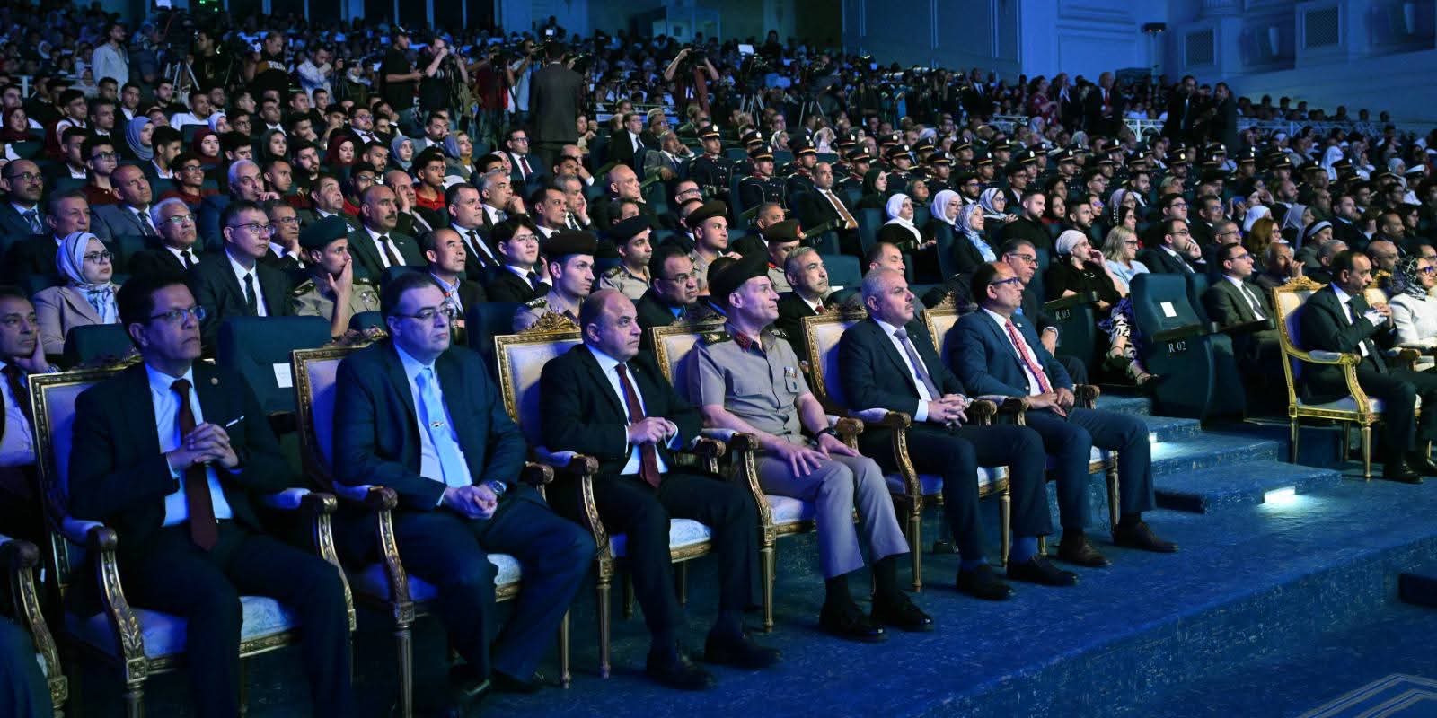 أخبار مصر والعالم لحظة بلحظة - مدبولي يشهد إطلاق "مبادرة المليون رخصة دولية" و"مرصد سوق العمل الدولي" لتأهيل الشباب لمتطلبات الاقتصاد الرقمي