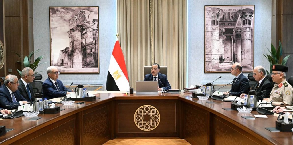 من بينها مجموعة من الشركات التابعة للقوات المسلحة: رئيس الوزراء يتابع موقف طرح عدد من الشركات في البورصة أخبار مصر والعالم لحظة بلحظة - من بينها مجموعة من الشركات التابعة للقوات المسلحة: رئيس الوزراء يتابع موقف طرح عدد من الشركات في البورصة