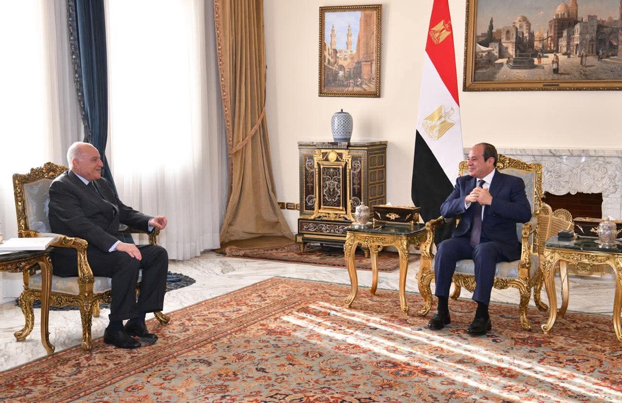 أخبار مصر والعالم لحظة بلحظة - السيسي يؤكد أهمية التنسيق المصري الجزائري التونسي لدعم استقرار ليبيا والمنطقة