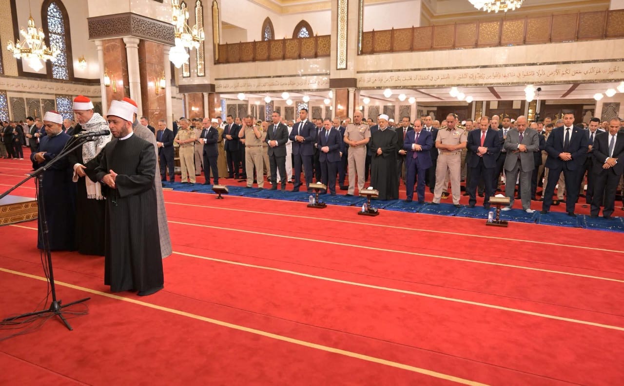 أخبار مصر والعالم لحظة بلحظة - الرئيس السيسي يؤدي صلاة عيد الأضحى بمسجد الرحمن الرحيم بالعاصمة الجديدة