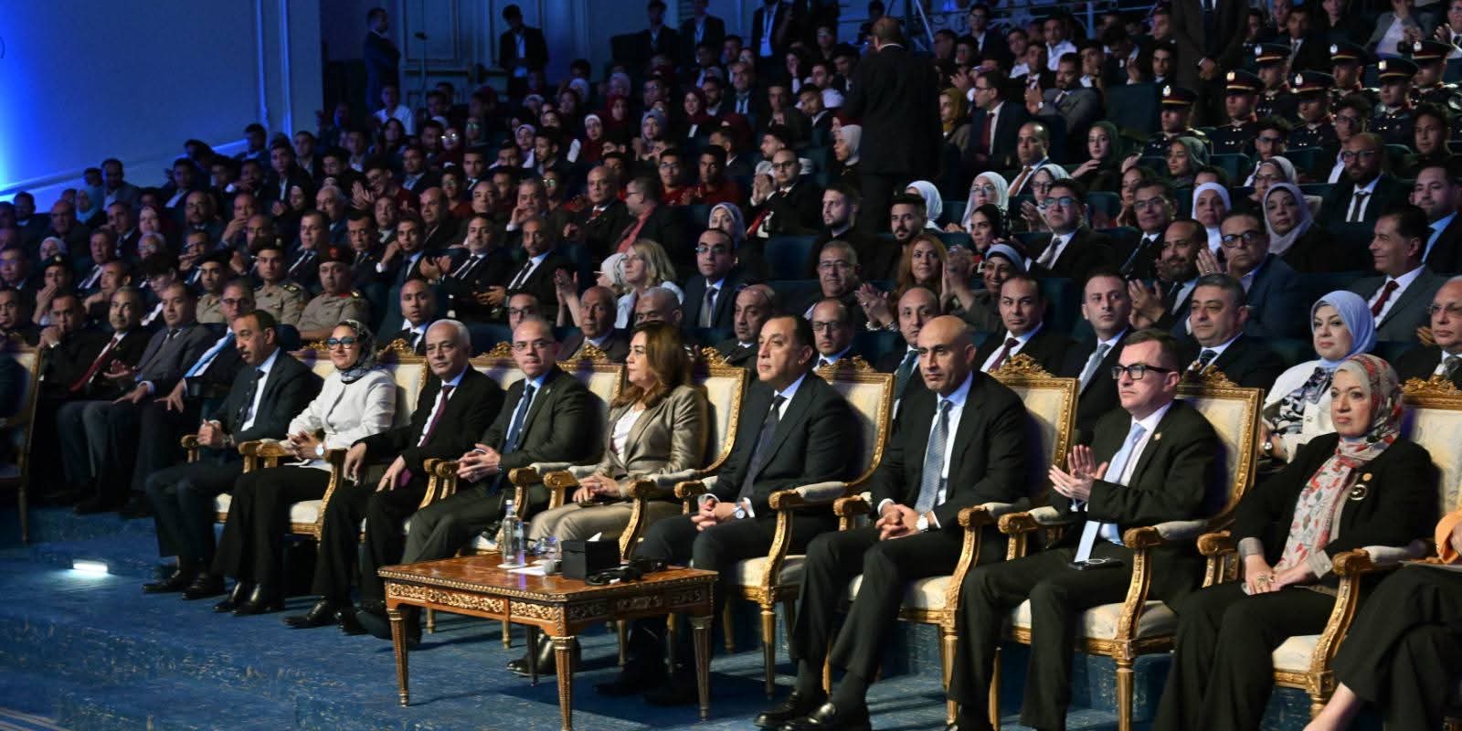 أخبار مصر والعالم لحظة بلحظة - مدبولي يشهد إطلاق "مبادرة المليون رخصة دولية" و"مرصد سوق العمل الدولي" لتأهيل الشباب لمتطلبات الاقتصاد الرقمي