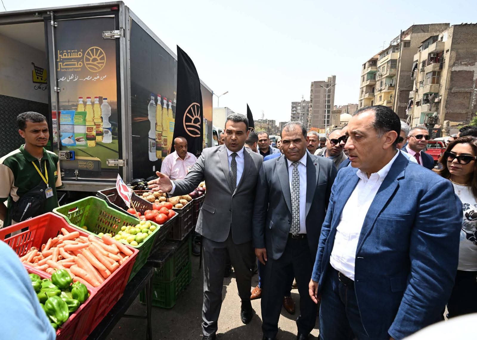 أخبار مصر والعالم لحظة بلحظة - في أثناء جولته بعدد من المناطق بمحافظة القاهرة: رئيس الوزراء يتفقد معرض «أهلًا بالعيد» بمنطقة الجمالية