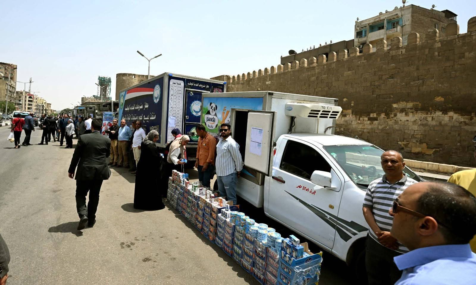 أخبار مصر والعالم لحظة بلحظة - في أثناء جولته بعدد من المناطق بمحافظة القاهرة: رئيس الوزراء يتفقد معرض «أهلًا بالعيد» بمنطقة الجمالية