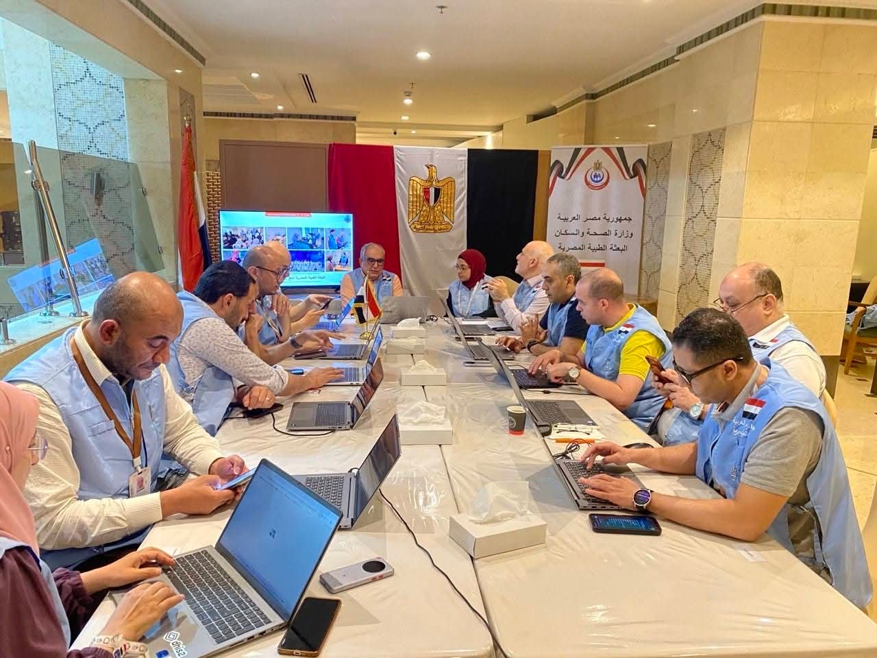 أخبار مصر والعالم لحظة بلحظة - وزير الصحة يتابع جاهزية البعثة الطبية المصرية بالسعودية ويوجه بتكثيف المتابعة الميدانية للحجاج في منى وعرفات