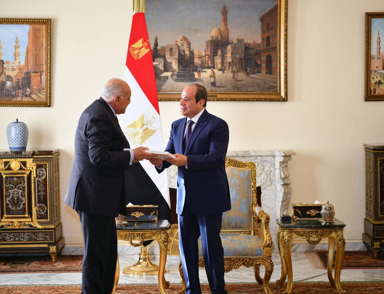 أخبار مصر والعالم لحظة بلحظة - السيسي يؤكد أهمية التنسيق المصري الجزائري التونسي لدعم استقرار ليبيا والمنطقة