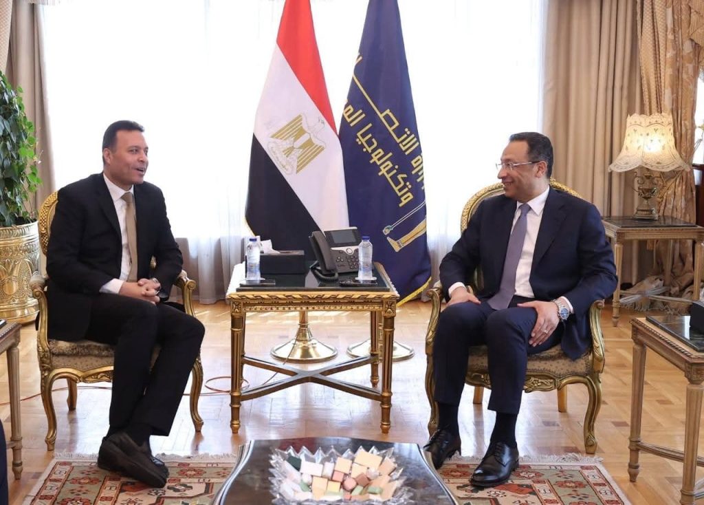 وزير الاتصالات يبحث مع رئيس “الإحصاء” تنفيذ تعداد 2027 ودعم التحول الرقمي بالذكاء الاصطناعي أخبار مصر والعالم لحظة بلحظة - وزير الاتصالات يبحث مع رئيس “الإحصاء” تنفيذ تعداد 2027 ودعم التحول الرقمي بالذكاء الاصطناعي