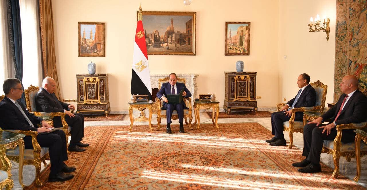 أخبار مصر والعالم لحظة بلحظة - السيسي يؤكد أهمية التنسيق المصري الجزائري التونسي لدعم استقرار ليبيا والمنطقة