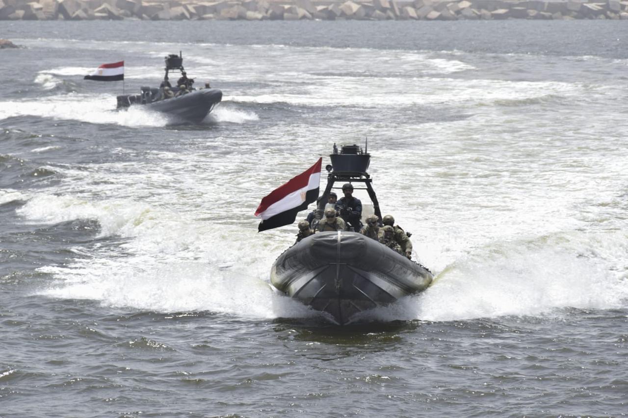 أخبار مصر والعالم لحظة بلحظة - القوات البحرية المصرية والبريطانية تنفذان التدريب البحري المشترك بقاعدة الإسكندرية البحرية