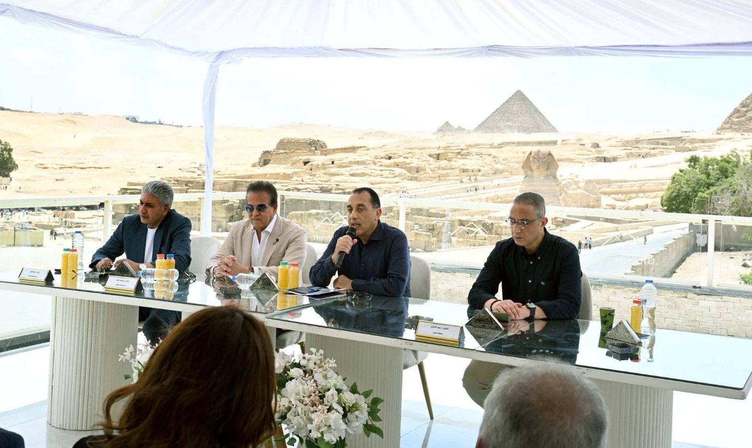 أخبار مصر والعالم لحظة بلحظة - رئيس الوزراء يلتقى أهالي نزلة السمان لمناقشة مخططات تطوير المنطقة