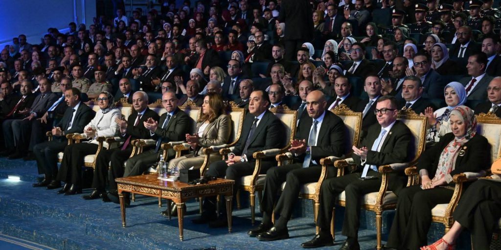 أخبار مصر والعالم لحظة بلحظة - مدبولي يشهد إطلاق "مبادرة المليون رخصة دولية" و"مرصد سوق العمل الدولي" لتأهيل الشباب لمتطلبات الاقتصاد الرقمي