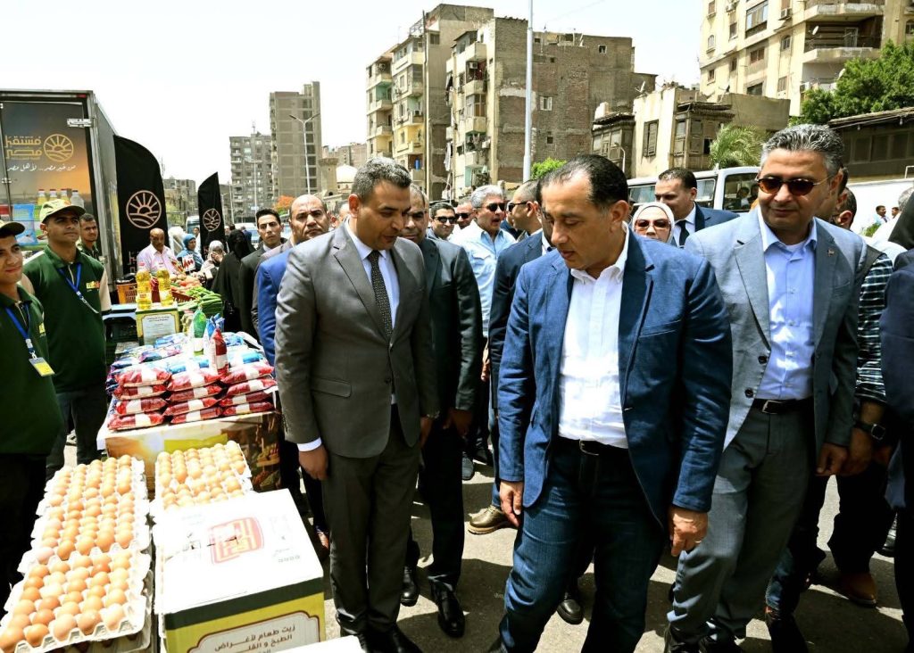 أخبار مصر والعالم لحظة بلحظة - في أثناء جولته بعدد من المناطق بمحافظة القاهرة: رئيس الوزراء يتفقد معرض «أهلًا بالعيد» بمنطقة الجمالية