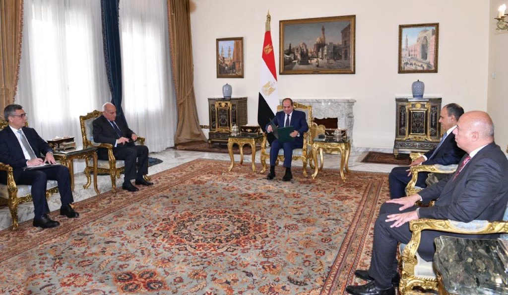 السيسي يؤكد أهمية التنسيق المصري الجزائري التونسي لدعم استقرار ليبيا والمنطقة أخبار مصر والعالم لحظة بلحظة - السيسي يؤكد أهمية التنسيق المصري الجزائري التونسي لدعم استقرار ليبيا والمنطقة
