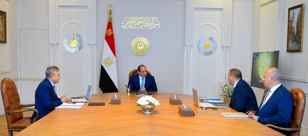 أخبار مصر - الرئيس السيسي يلتقي رئيسا هيئة قناة السويس وشركة ترسانة جنوب البحر الأحمر