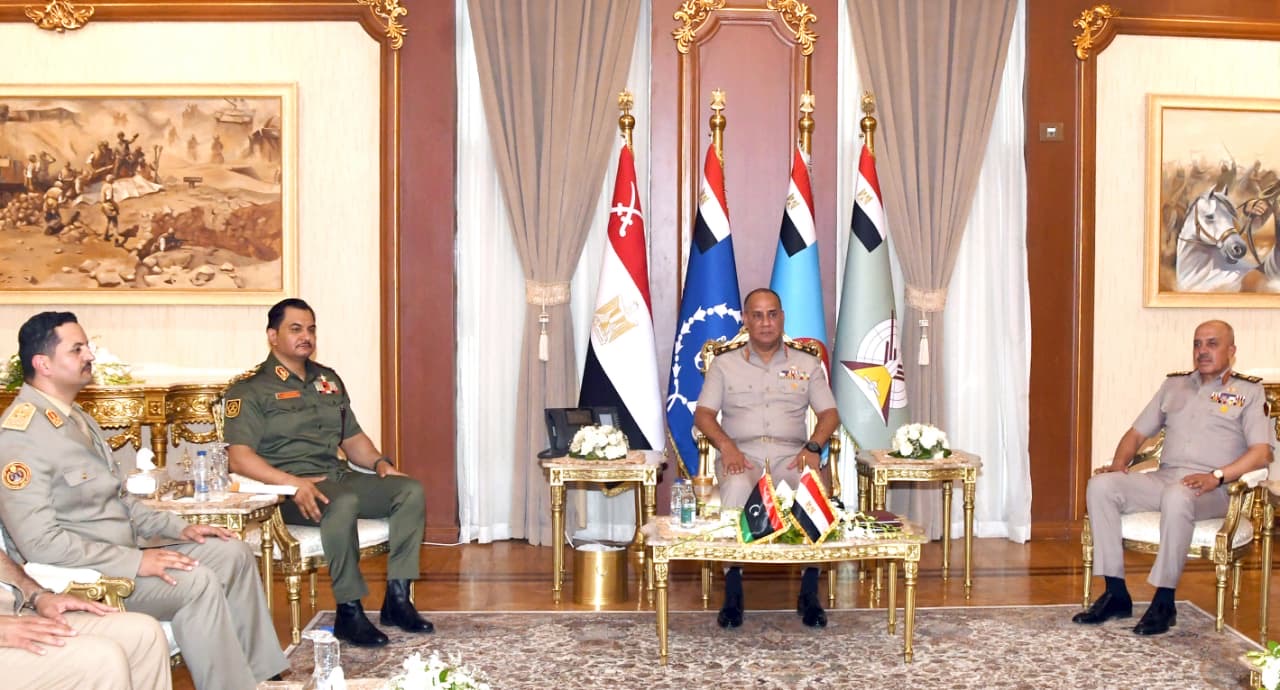 أخبار مصر - القائد العام للقوات المسلحة يلتقى نائب القائد العام للجيش الوطنى الليبى ورئيس الأركان العامة