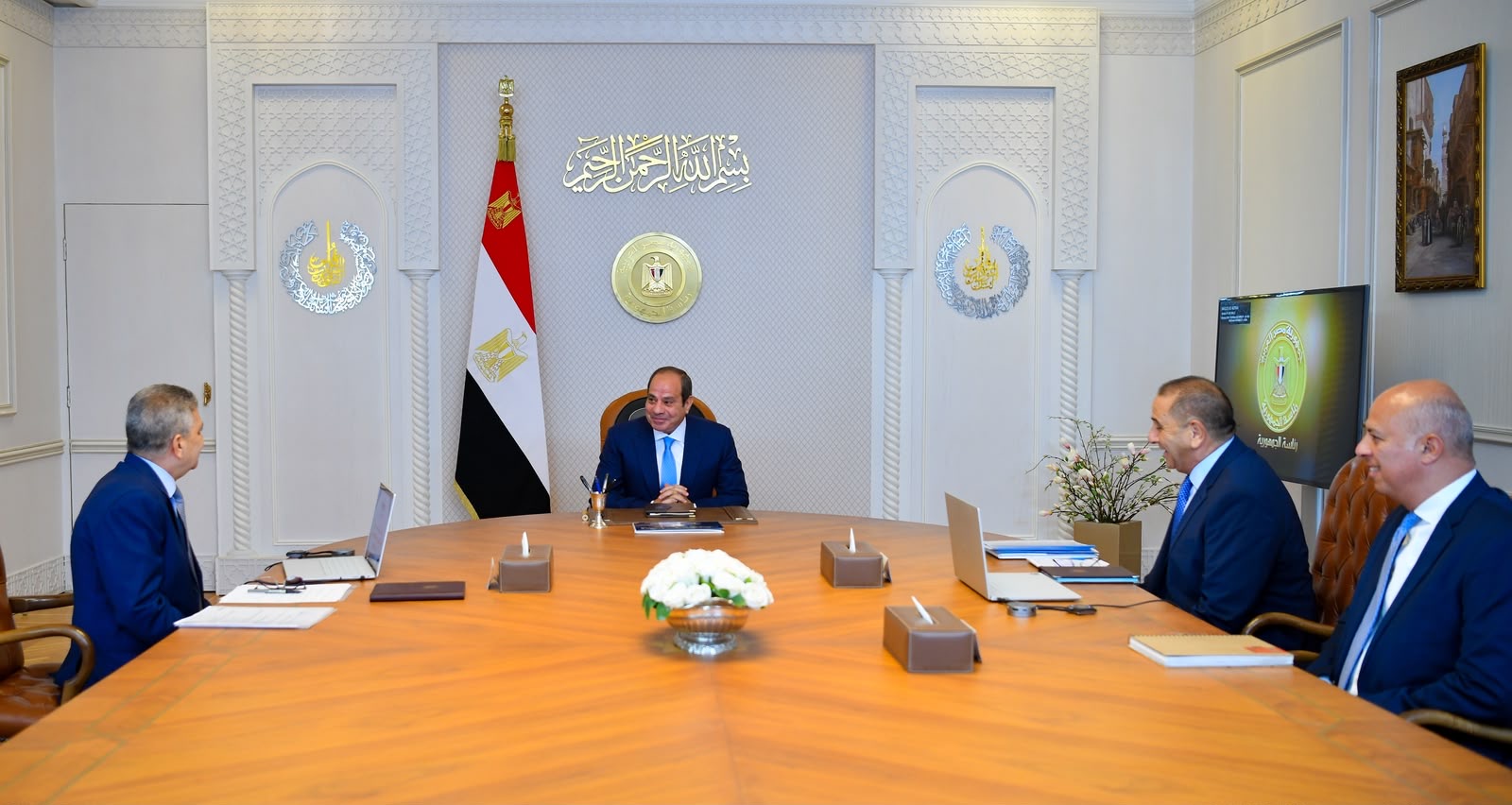 أخبار مصر - الرئيس السيسي يلتقي رئيسا هيئة قناة السويس وشركة ترسانة جنوب البحر الأحمر