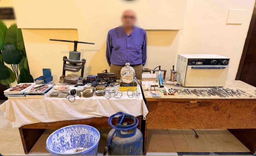ضبط فني أسنان انتحل صفة طبيب وأدار عيادة دون ترخيص في الموسكي أخبار مصر - ضبط فني أسنان انتحل صفة طبيب وأدار عيادة دون ترخيص في الموسكي