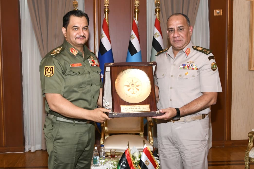 أخبار مصر - القائد العام للقوات المسلحة يلتقى نائب القائد العام للجيش الوطنى الليبى ورئيس الأركان العامة