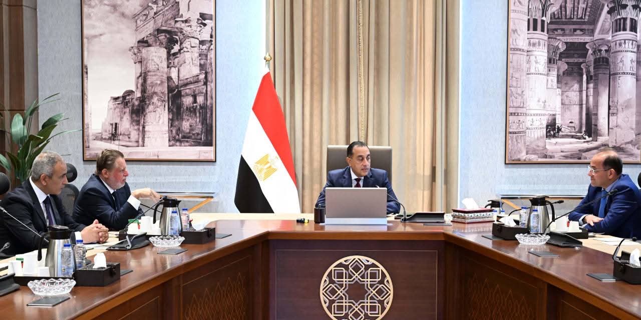 أخبار مصر والعالم لحظة بلحظة - رئيس الوزراء ومحافظ البنك المركزي ووزير المالية يبحثون تعزيز المخزون الاستراتيجي ودعم استقرار الاقتصاد