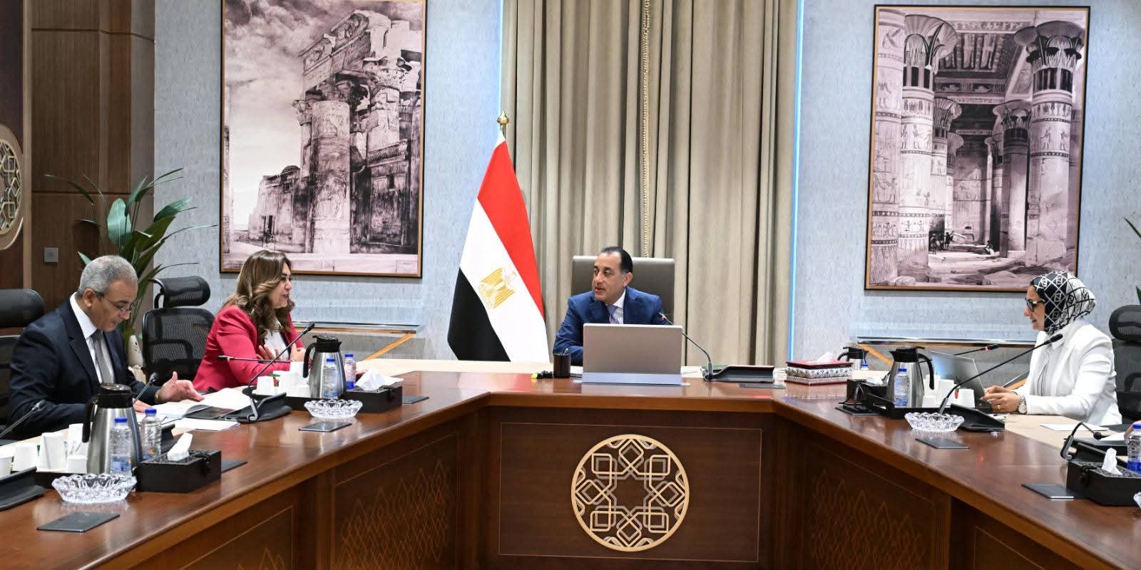 أخبار مصر والعالم لحظة بلحظة - رئيس الوزراء يتابع تنفيذ المشروعات التنموية والخدمية بالوادي الجديد.. وخطة لتحويل المحافظة إلى مركز قومي للاقتصاد الصحراوي المستدام