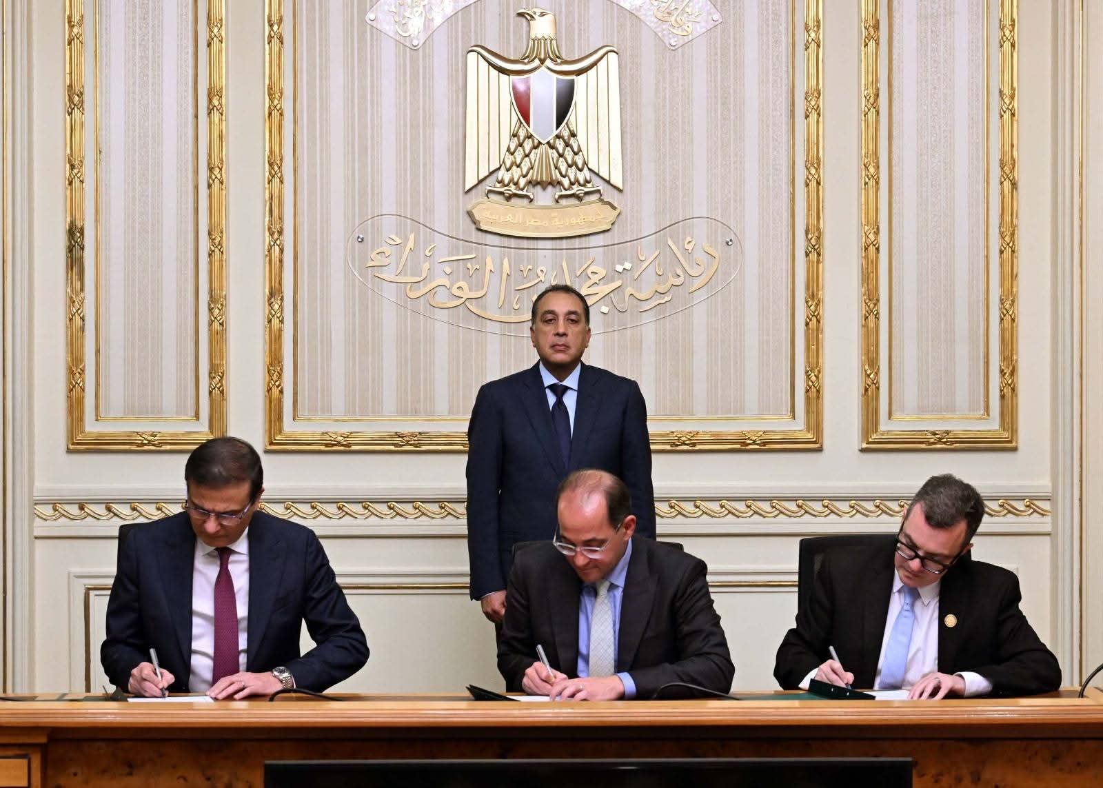 أخبار مصر والعالم لحظة بلحظة - رئيس الوزراء يشهد توقيع اتفاقيتين لفض تشابكات مالية تاريخية بقيمة 196 مليار جنيه منذ الثمانينيات