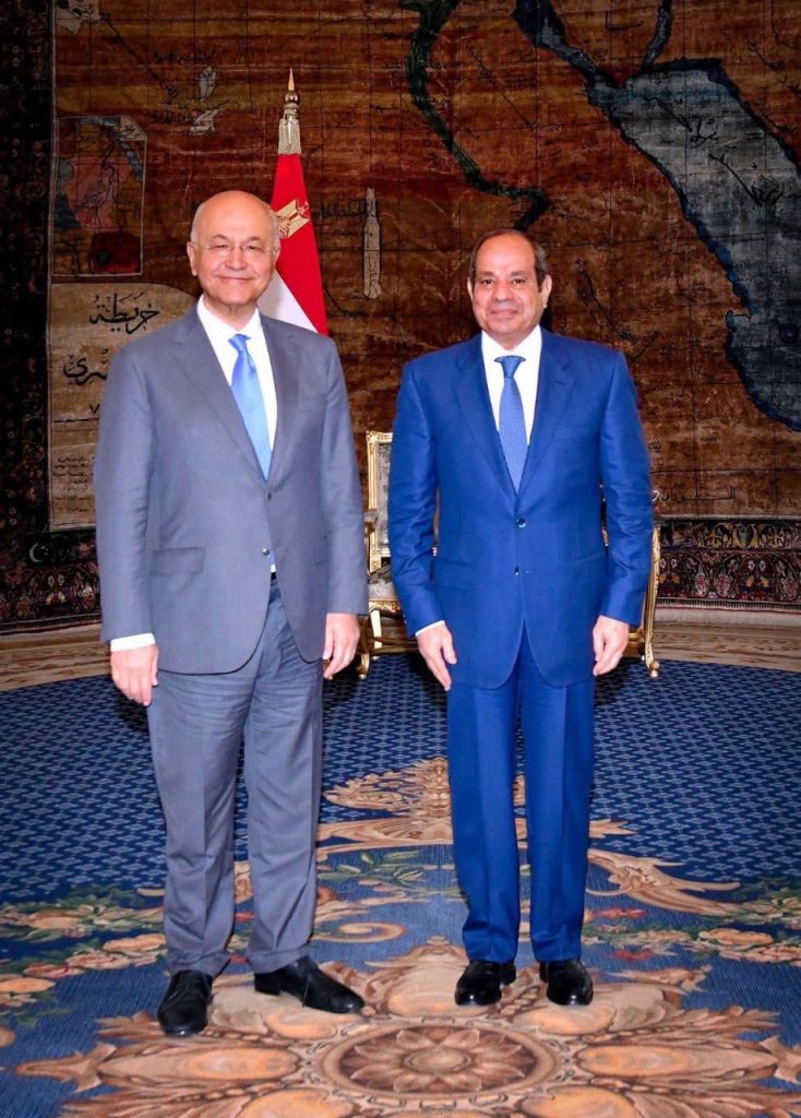 أخبار مصر - السيسي يؤكد استمرار دعم اللاجئين ويدعو المجتمع الدولي لتحمل مسؤولياته خلال لقائه مفوض الأمم المتحدة لشؤون اللاجئين