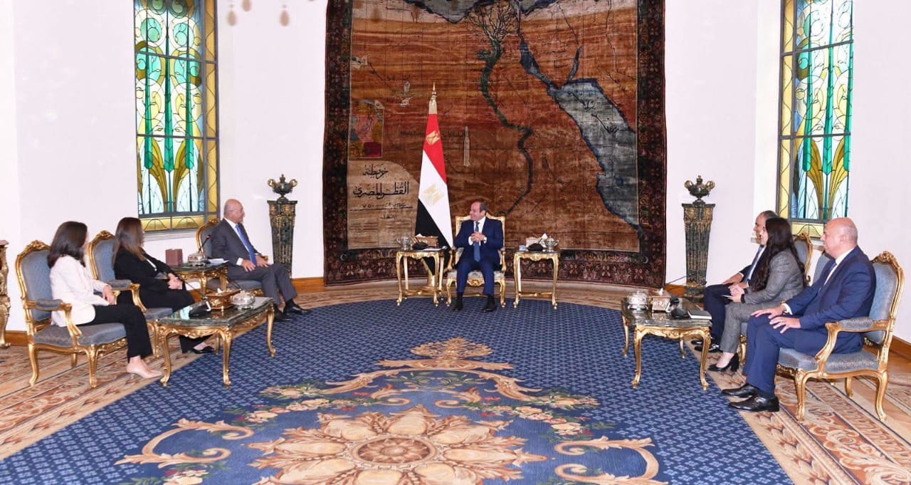 أخبار مصر - السيسي يؤكد استمرار دعم اللاجئين ويدعو المجتمع الدولي لتحمل مسؤولياته خلال لقائه مفوض الأمم المتحدة لشؤون اللاجئين