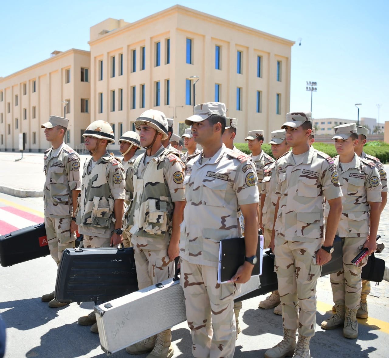 أخبار مصر والعالم لحظة بلحظة - الرئيس السيسي يتفقد القيادة الاستراتيجية والأكاديمية العسكرية بالعاصمة الجديدة