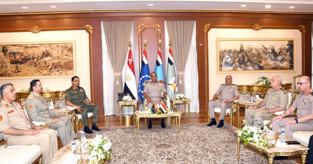 أخبار مصر - القائد العام للقوات المسلحة يلتقى نائب القائد العام للجيش الوطنى الليبى ورئيس الأركان العامة