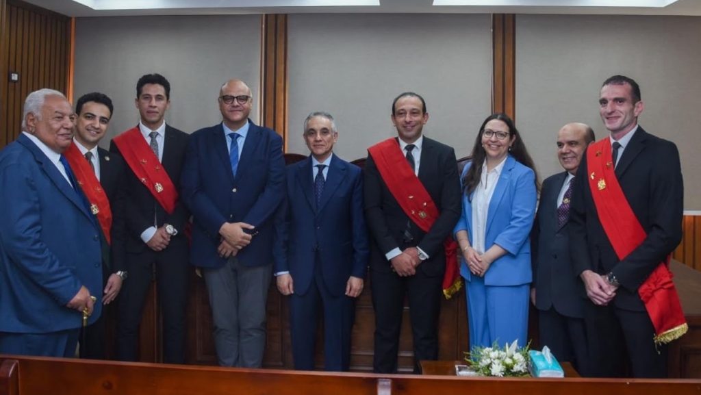 أخبار مصر - وزير العدل يلتقي قضاة وأعضاء النيابة العامة بالإسكندرية ويكرِّم المتميزين